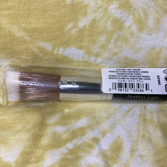 BareMinerals Feather Light Brush - Picture 2 of 5